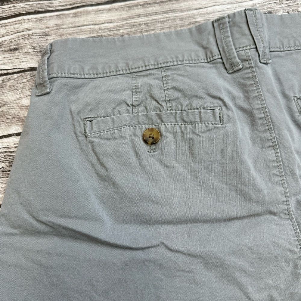 Old Navy Women's Mid Rise Chino Shorts Gray Size 4 4.5" Inseam Stretch - Picture 5 of 10